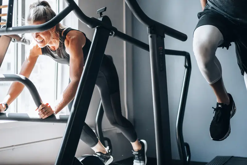 Home gym, tapis roulant e attrezzature per la palestra